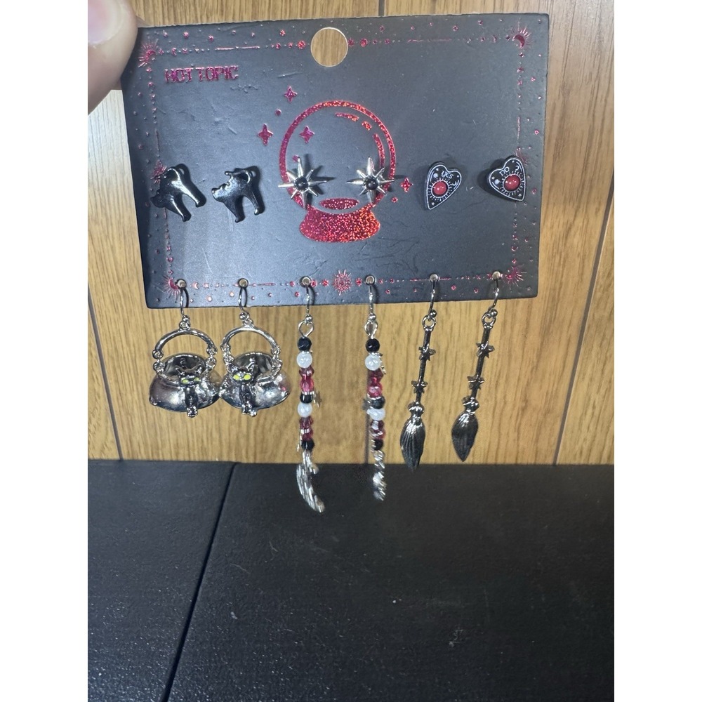 Hot Topic Witch Cat Cauldron Earring Set NWT
